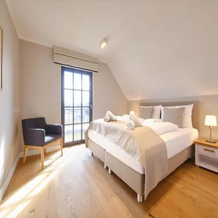 Reetland Am - Luxusplus Reetdachvilla Mit 4 Schlafzimmern Und Kamin G11 *