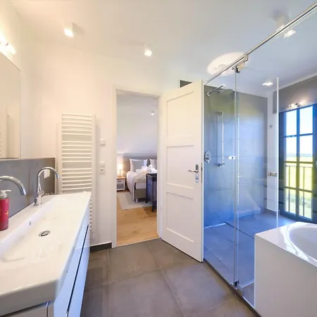 Reetland Am - Luxusplus Reetdachvilla Mit 4 Schlafzimmern Und Kamin G11 * Dranske