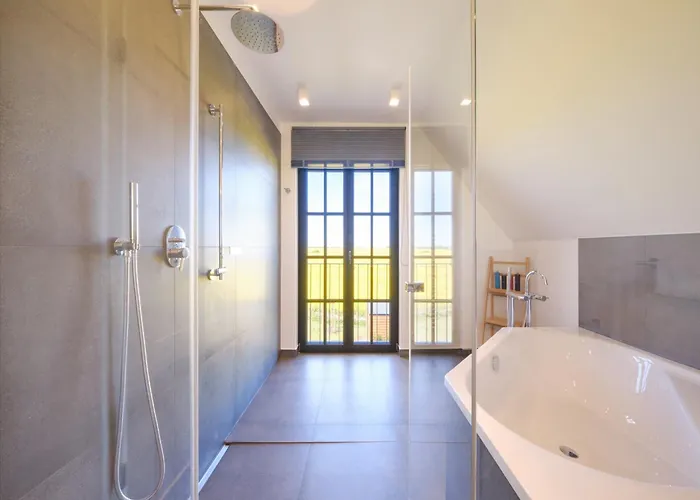 Reetland Am - Luxusplus Reetdachvilla Mit 4 Schlafzimmern Und Kamin G11 * Dranske