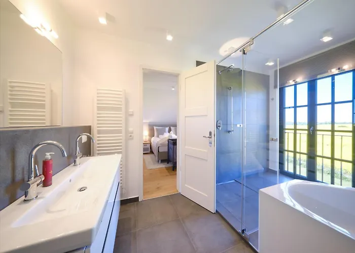 Reetland Am - Luxusplus Reetdachvilla Mit 4 Schlafzimmern Und Kamin G11 * Dranske